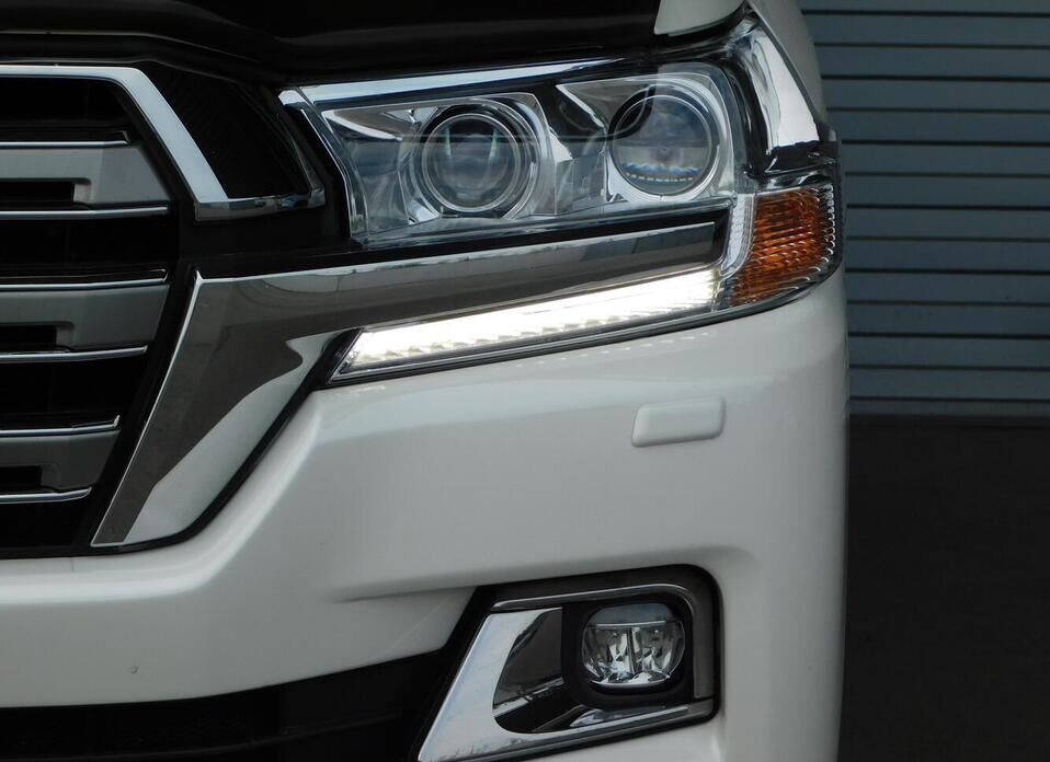 Toyota Land Cruiser, 200 Series Рестайлинг 2 4.5d AT (249 л.с.) 4WD