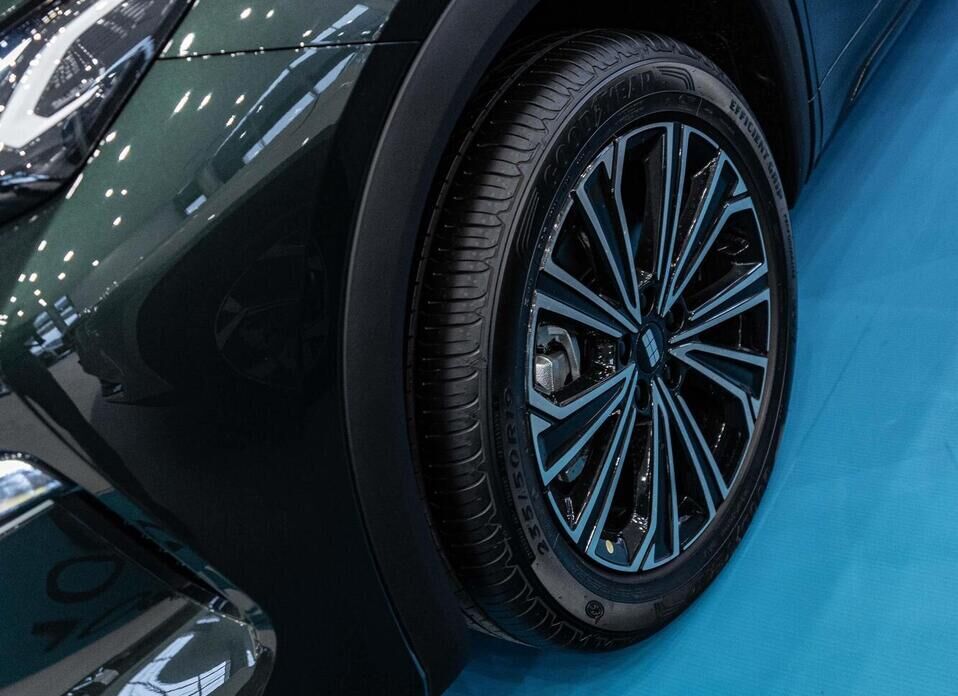 Geely EX5 EM-i 1.5hyb AT (218 л.с.)