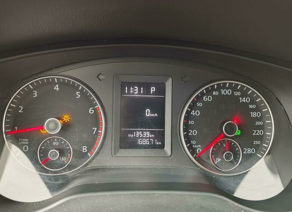 Volkswagen Jetta 1.6 AT (105 л.с.)