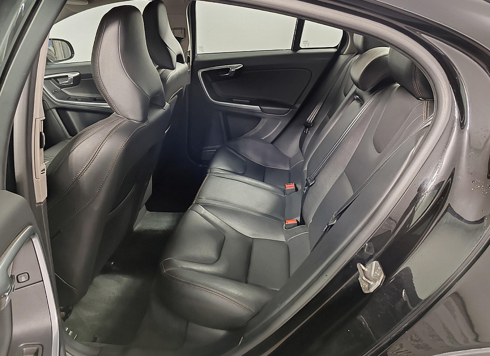 Volvo S60 Cross Country 2.0 AT (245 л.с.) 4WD