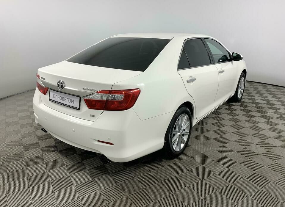 Toyota Camry 2.5 AT (181 л.с.)