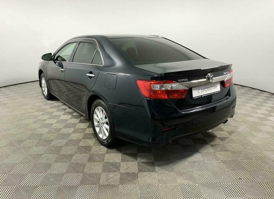 Toyota Camry 2.5 AT (181 л.с.)