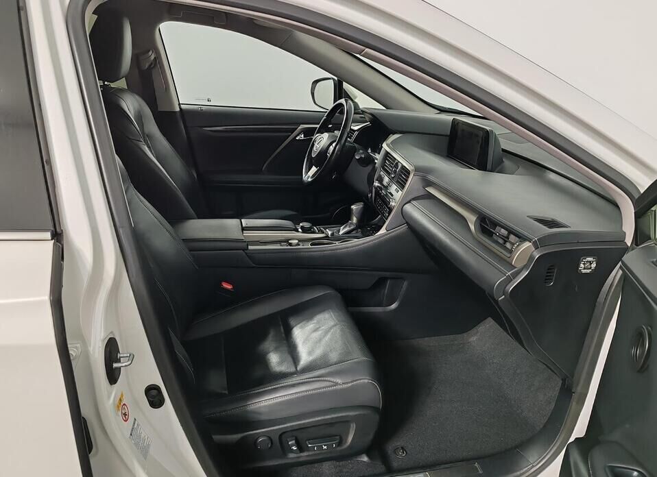 Lexus RX, IV 200t 2.0 AT (238 л.с.) 4WD