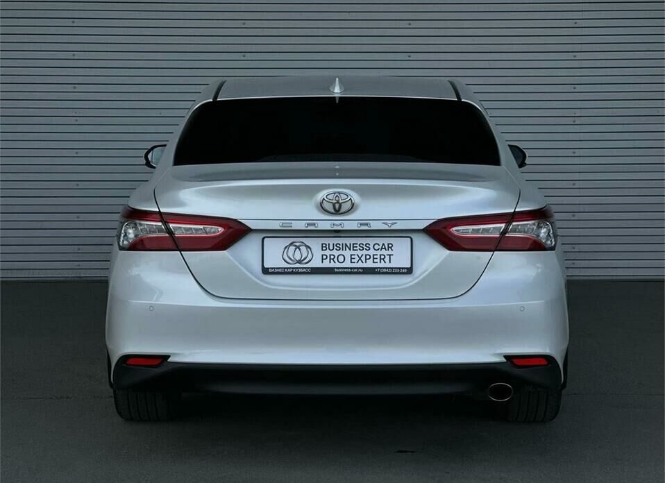 Toyota Camry 2.5 AT (181 л.с.)