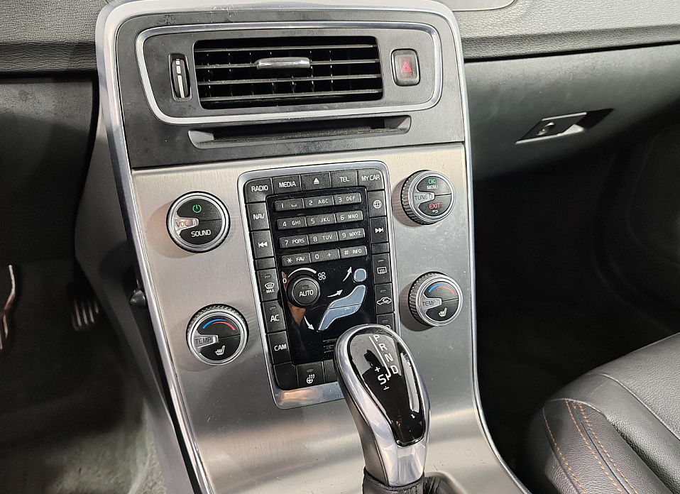 Volvo S60 Cross Country 2.0 AT (245 л.с.) 4WD