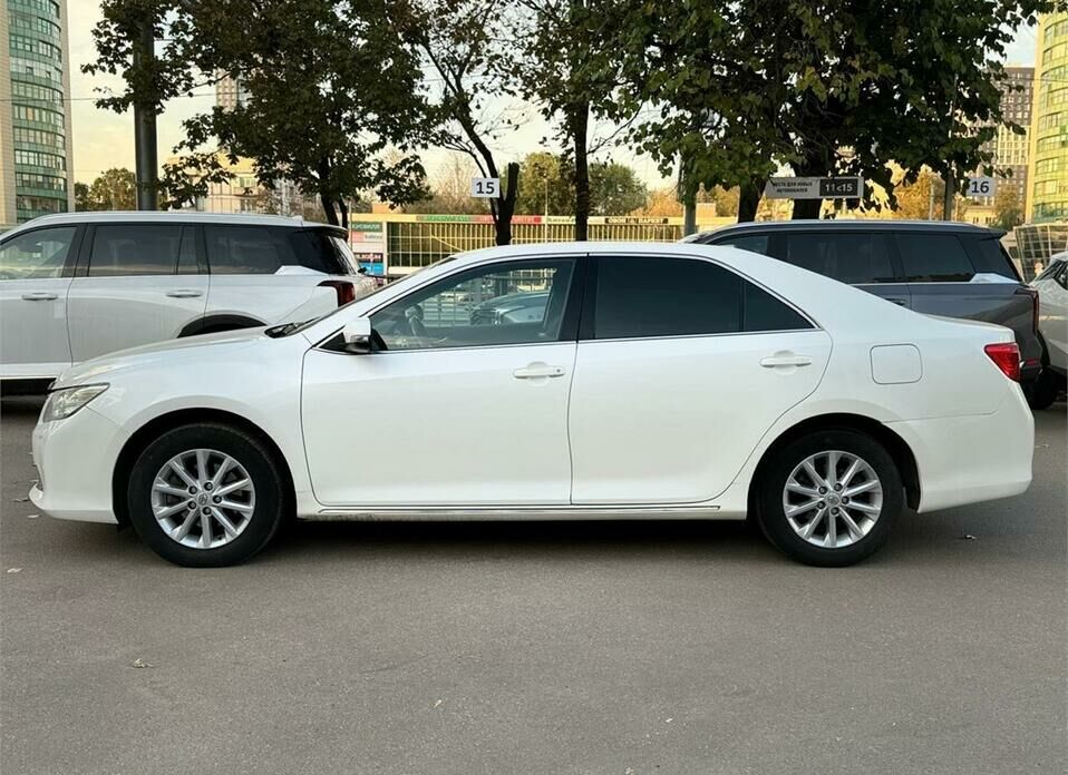 Toyota Camry 2.5 AT (181 л.с.)