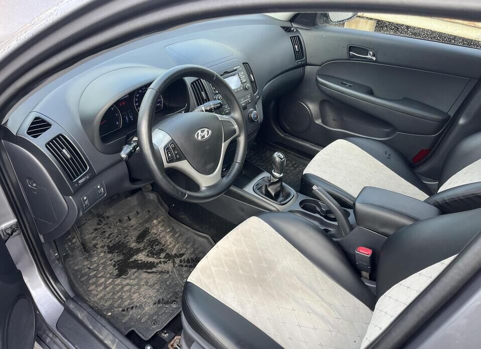 Hyundai i30, I Рестайлинг 1.6 MT (126 л.с.)