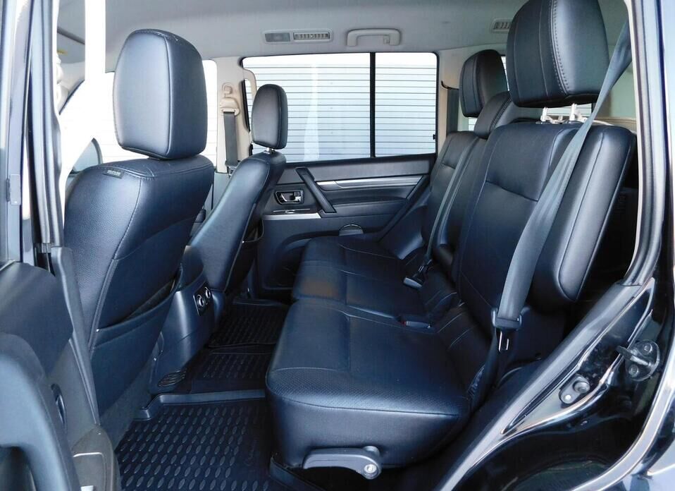 Mitsubishi Pajero, IV Рестайлинг 1 3.0 AT (178 л.с.) 4WD