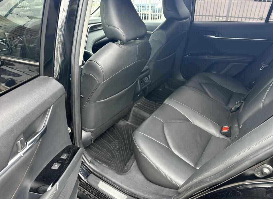 Toyota Camry 2.5 AT (181 л.с.)