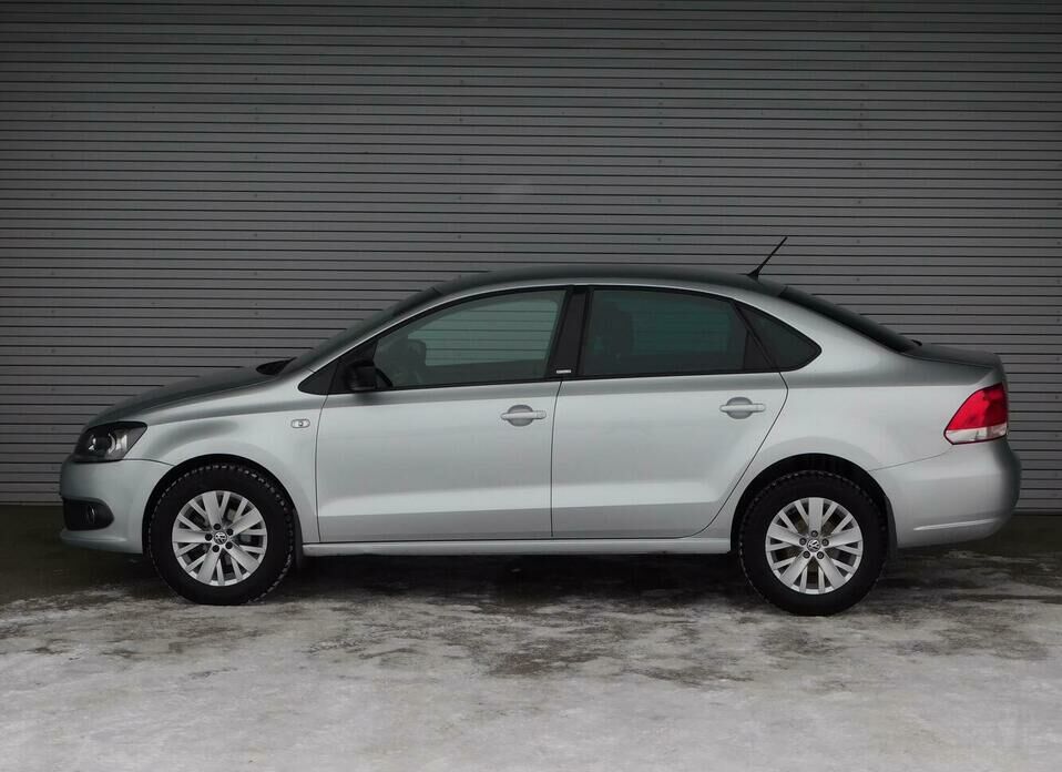 Volkswagen Polo 1.6 AT (105 л.с.)