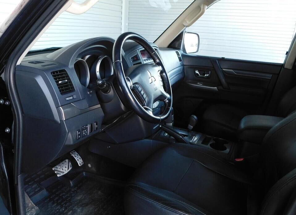 Mitsubishi Pajero, IV Рестайлинг 1 3.0 AT (178 л.с.) 4WD