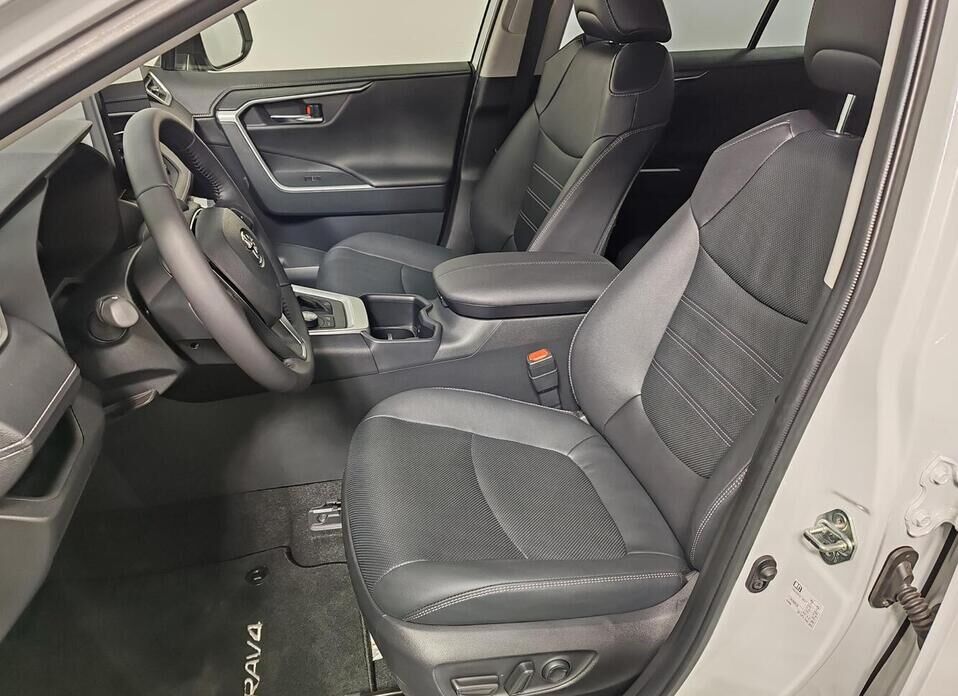 Toyota RAV4, V (XA50) 2.0 CVT (173 л.с.) 4WD