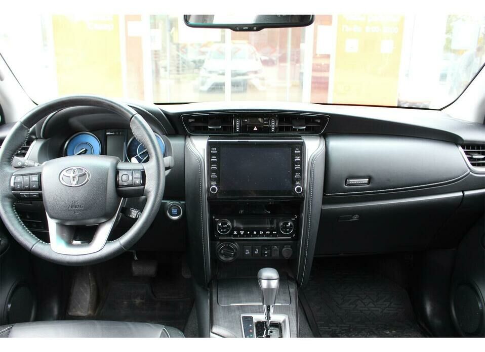 Toyota Fortuner 2.8d AT (200 л.с.) 4WD