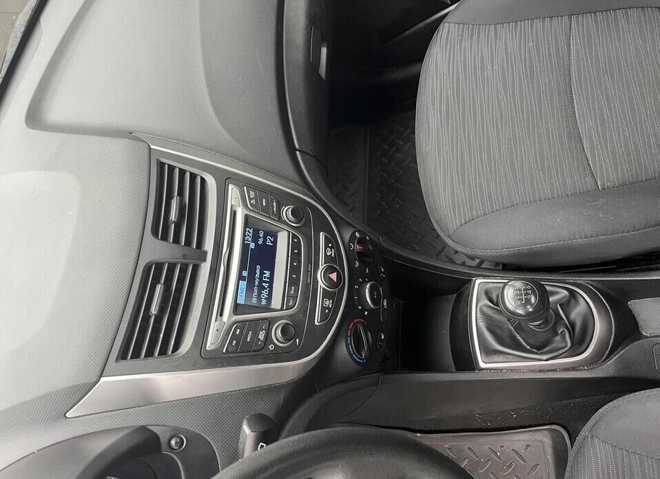 Hyundai Solaris, I Рестайлинг 1.6 MT (123 л.с.)