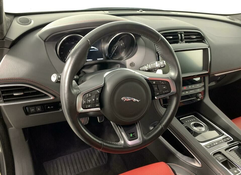 Jaguar F-Pace 2.0 AT (249 л.с.) 4WD