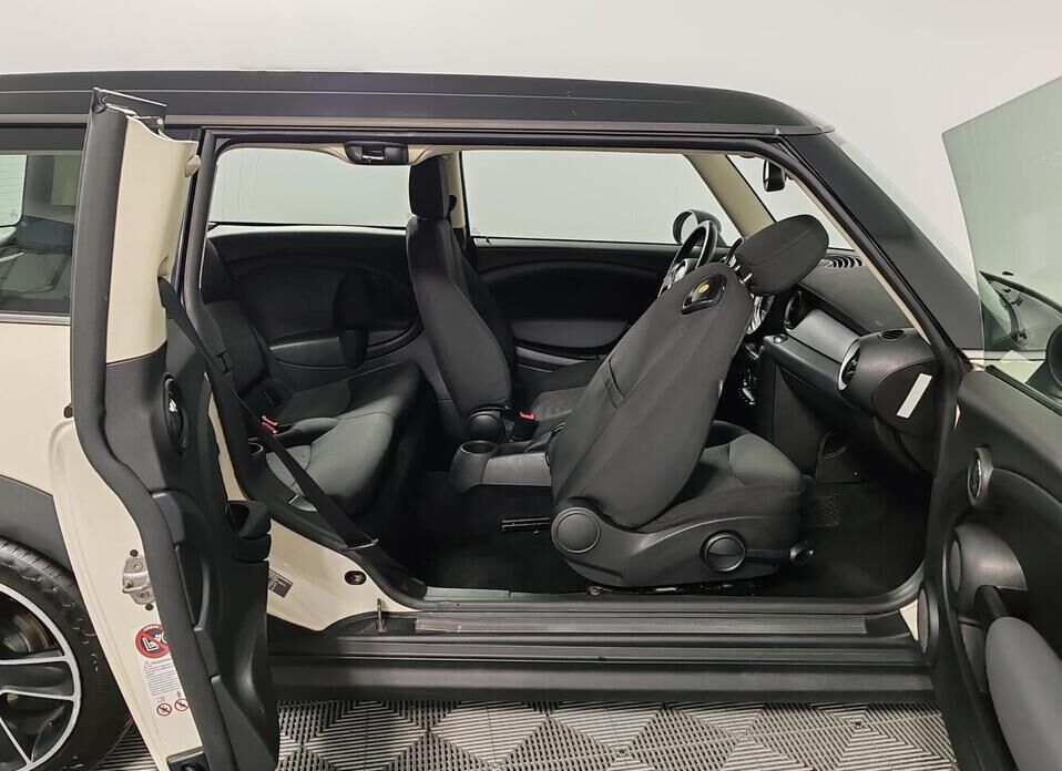 MINI Clubman, I Рестайлинг Cooper 1.6 AT (122 л.с.)