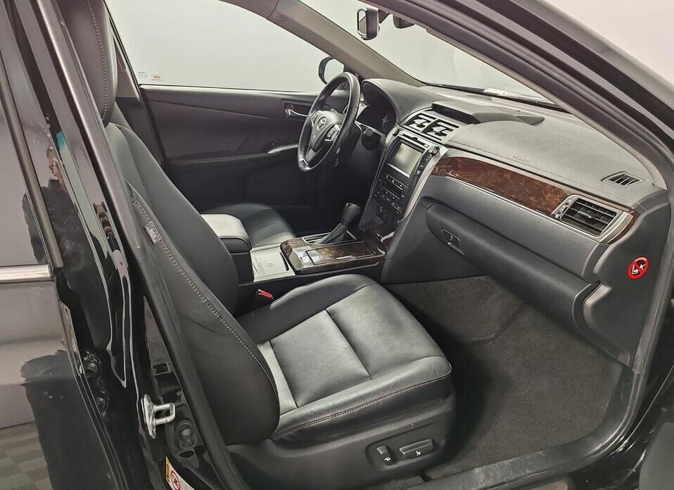 Toyota Camry, VII (XV50) Рестайлинг 2.5 AT (181 л.с.)