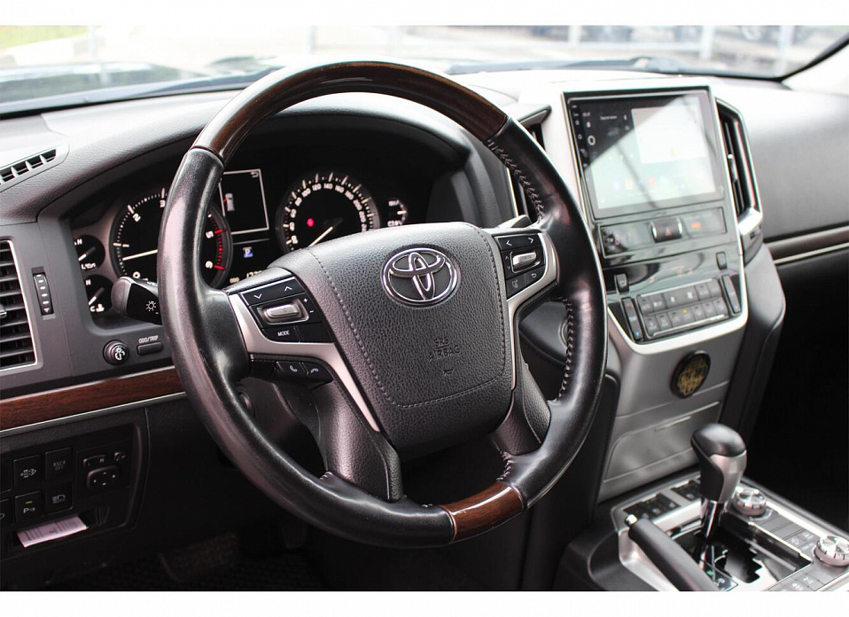 Toyota Land Cruiser, 200 Series Рестайлинг 2 4.5d AT (249 л.с.) 4WD