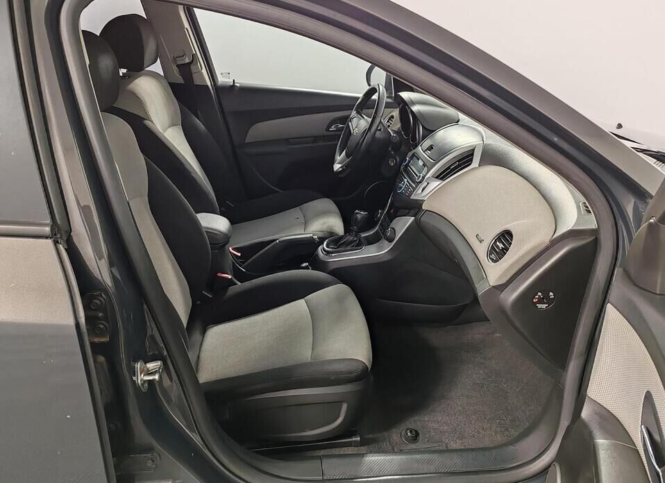 Chevrolet Cruze, I Рестайлинг 1.6 MT (109 л.с.)