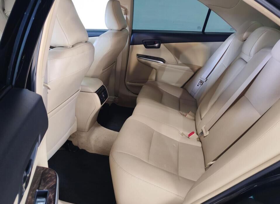 Toyota Camry 2.5 AT (181 л.с.)