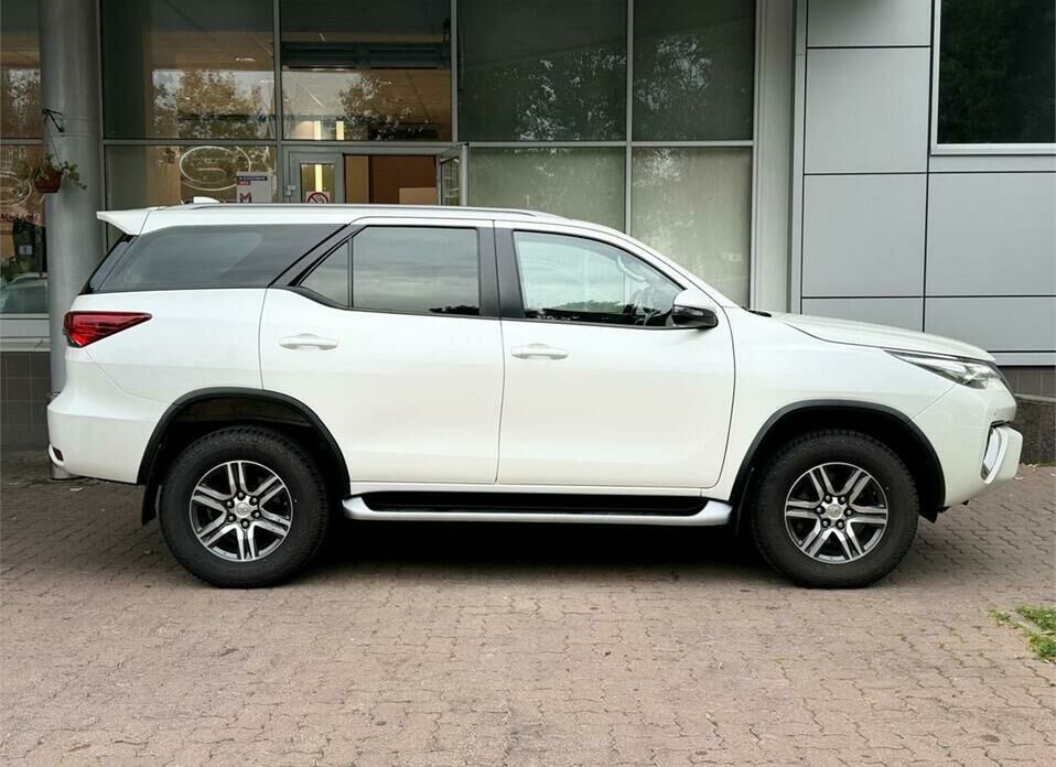 Toyota Fortuner 2.8d AT (177 л.с.) 4WD