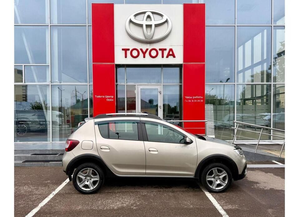 Renault Sandero Stepway 1.6 MT (82 л.с.)
