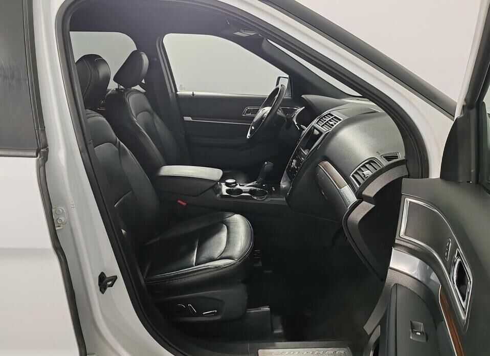 Ford Explorer 3.5 AT (249 л.с.) 4WD