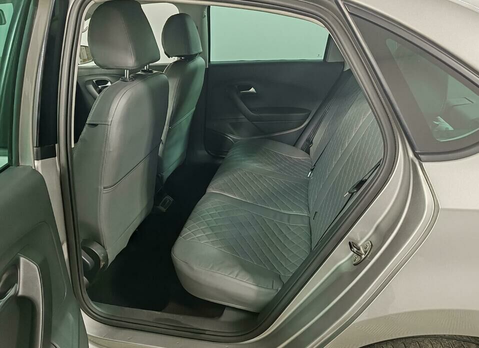 Volkswagen Polo 1.6 AT (110 л.с.)
