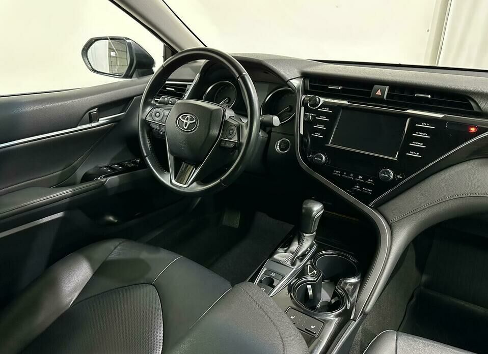 Toyota Camry 2.5 AT (181 л.с.)