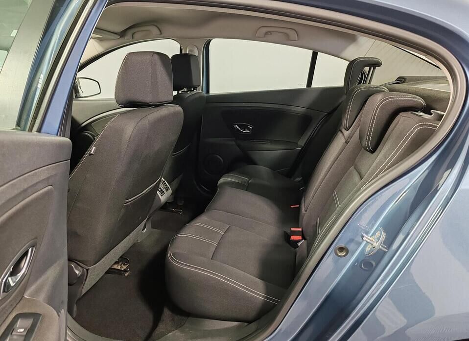 Renault Fluence, I Рестайлинг 1.6 MT (106 л.с.)