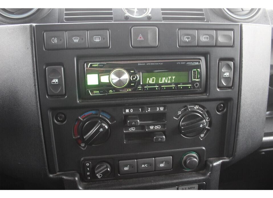 Land Rover Defender, I Рестайлинг 90 2.4d MT (122 л.с.) 4WD