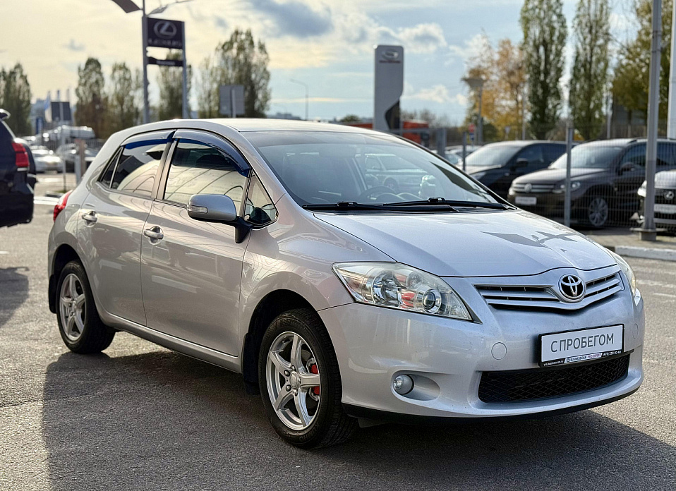 Toyota Auris, I Рестайлинг 1.6 MT (132 л.с.)