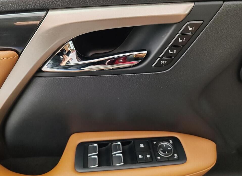 Lexus RX, IV Рестайлинг 300 2.0 AT (238 л.с.) 4WD