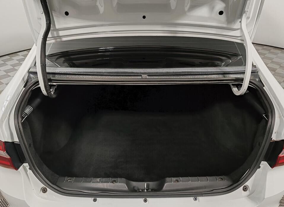 LADA (ВАЗ) Vesta, I Рестайлинг (NG) 1.6 MT (106 л.с.)