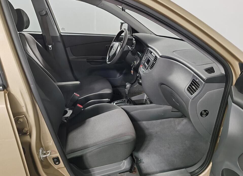 Kia Rio, II Рестайлинг 1.4 AT (95 л.с.)