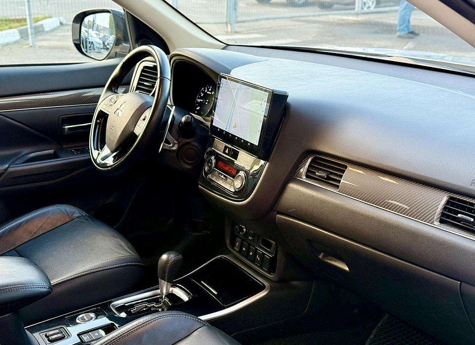 Mitsubishi Outlander, III Рестайлинг 3 2.4 CVT (167 л.с.) 4WD