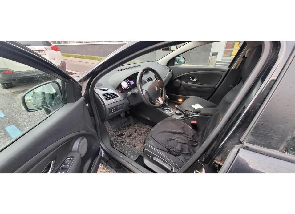 Renault Megane, III Рестайлинг 2 1.6 CVT (114 л.с.)