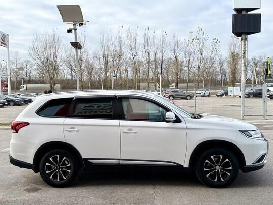 Mitsubishi Outlander, 2016 г., 176 766 км