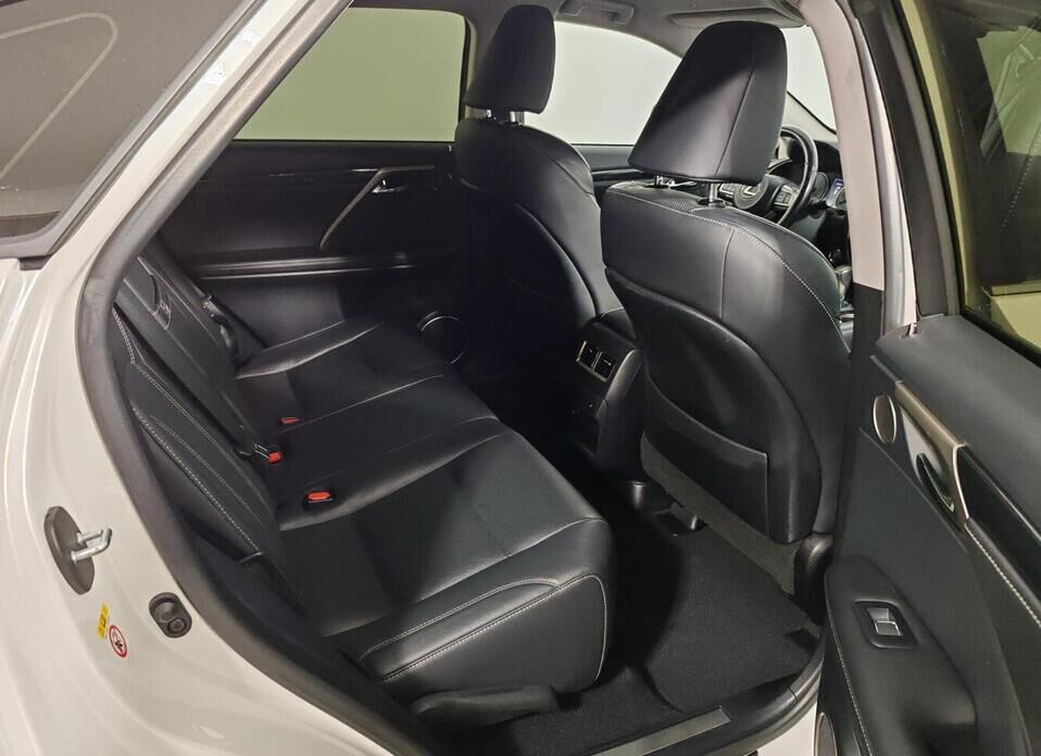 Lexus RX, IV 200t 2.0 AT (238 л.с.) 4WD