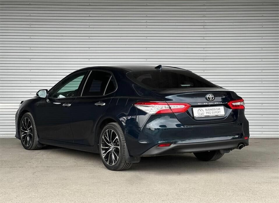 Toyota Camry 2.5 AT (181 л.с.)
