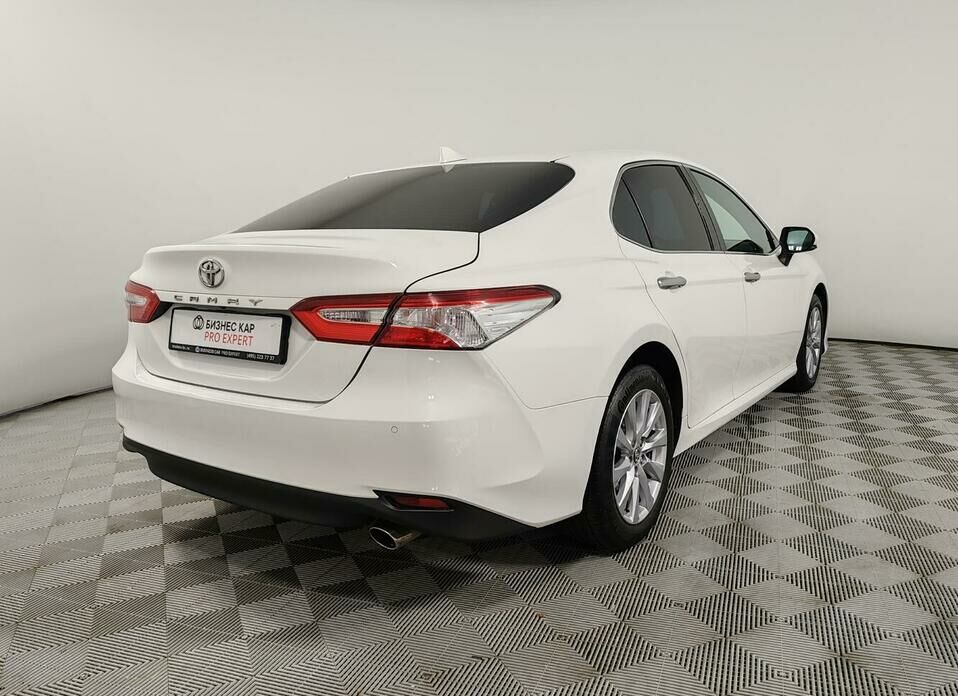 Toyota Camry 2.5 AT (181 л.с.)