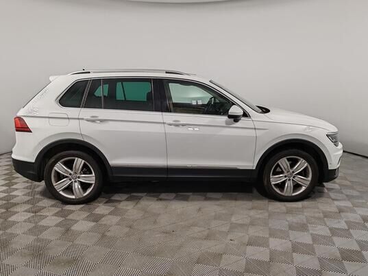 Volkswagen Tiguan, 2020&nbsp;г., 70&nbsp;330&nbsp;км