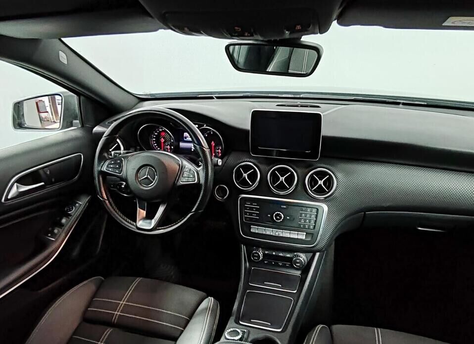 Mercedes-Benz A-Класс, III (W176) Рестайлинг 180 1.6 AMT (122 л.с.)