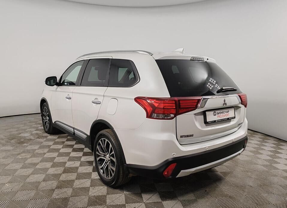 Mitsubishi Outlander, III Рестайлинг 2 2.4 CVT (167 л.с.) 4WD