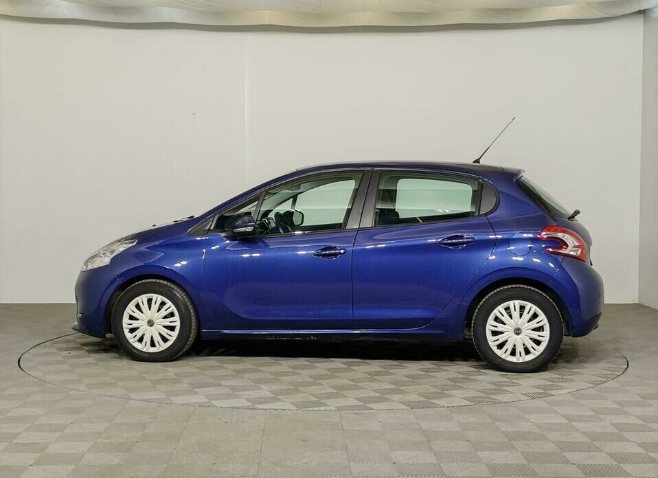 Peugeot 208 1.6 AT (120 л.с.)