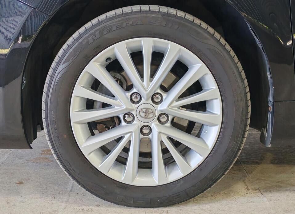 Toyota Camry 2.5 AT (181 л.с.)