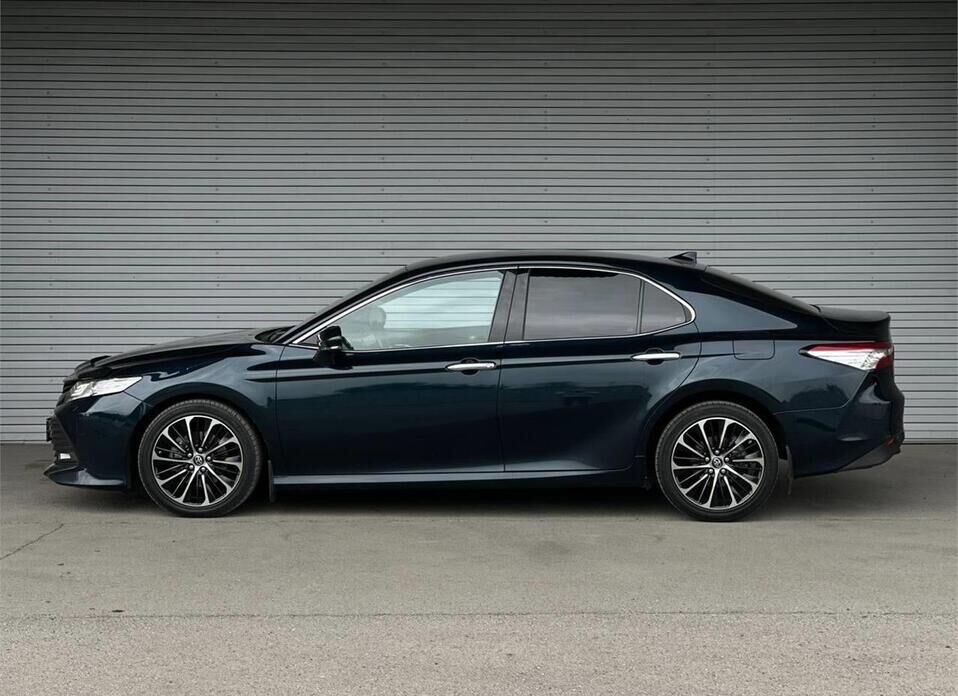 Toyota Camry 2.5 AT (181 л.с.)