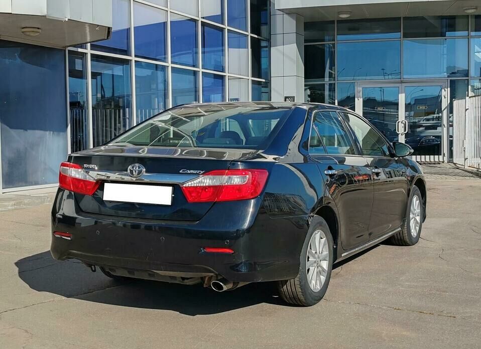 Toyota Camry 2.5 AT (181 л.с.)