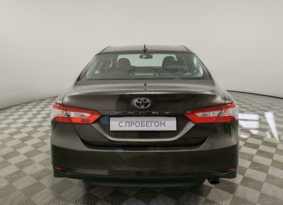 Toyota Camry 2.5 AT (181 л.с.)