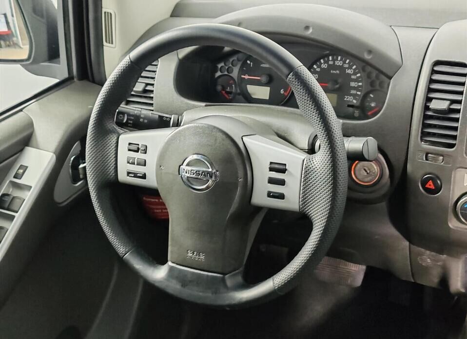 Nissan Navara (Frontier) 2.5d AT (174 л.с.) 4WD